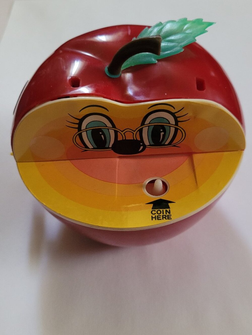 Vintage Red Apple Bank Wind-Up Worm Eats Coin 1980's Super Cute!
